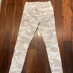Athleta White Camo Contender XS